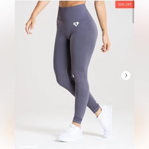 Women's Best Wear
POWER SEAMLESS LEGGINGS
